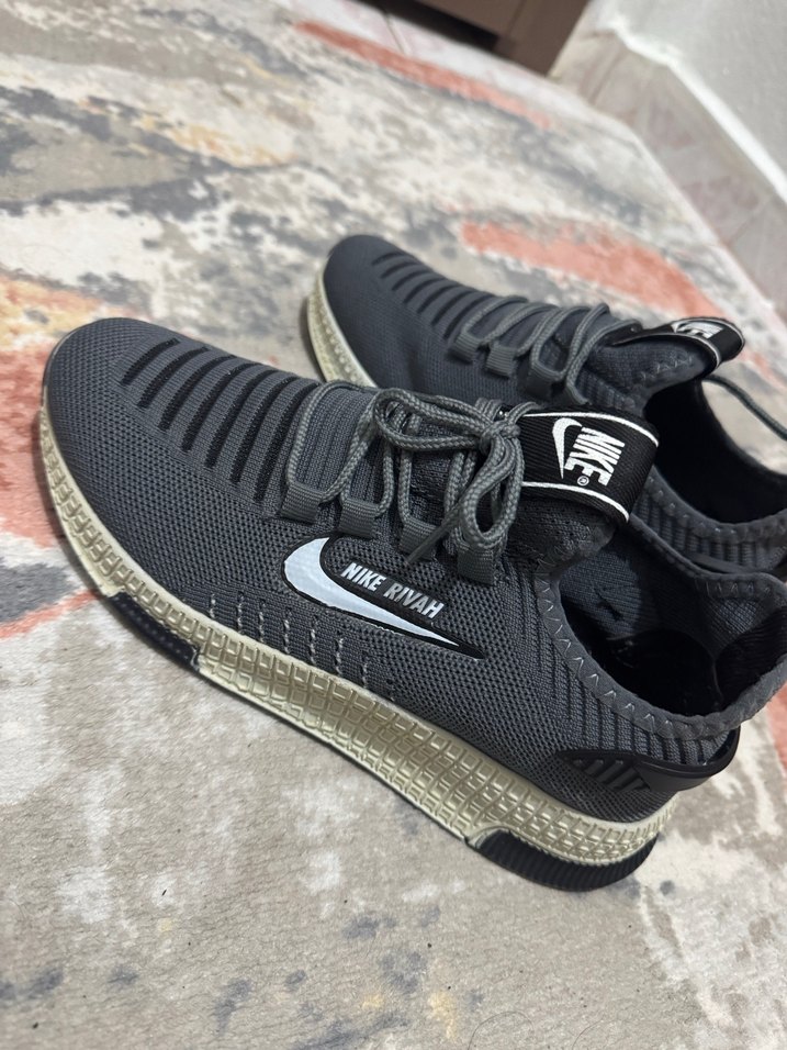 Gri Yılan Desenli Bağcıklı Spor Ayakkabı - Görsel 3