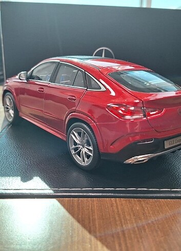  KIRMIZI GLE COUPE MODEL ARABA 