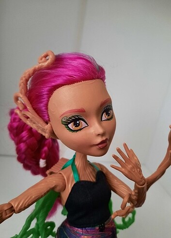 Beden Monster High Treesa Thornwilo Bebek