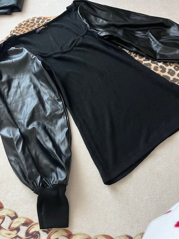 Siyah Deri Kollu Kare Yaka Fitted Bluz - Görsel 5