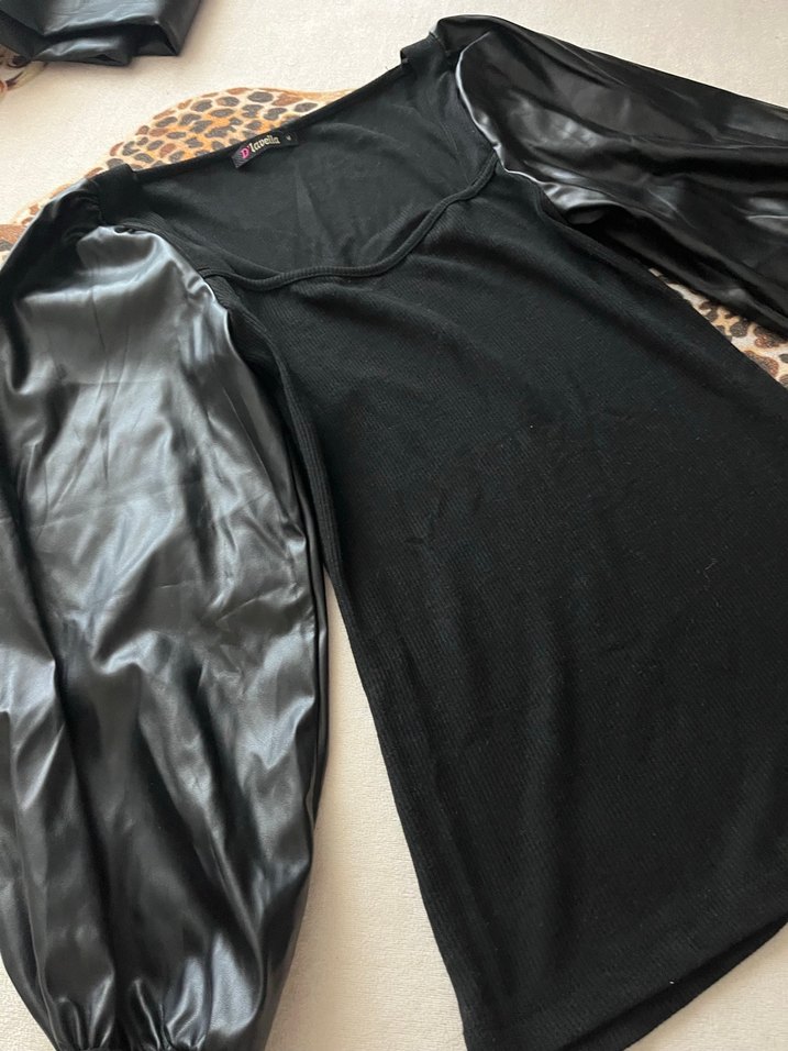 Siyah Deri Kollu Kare Yaka Fitted Bluz - Görsel 3