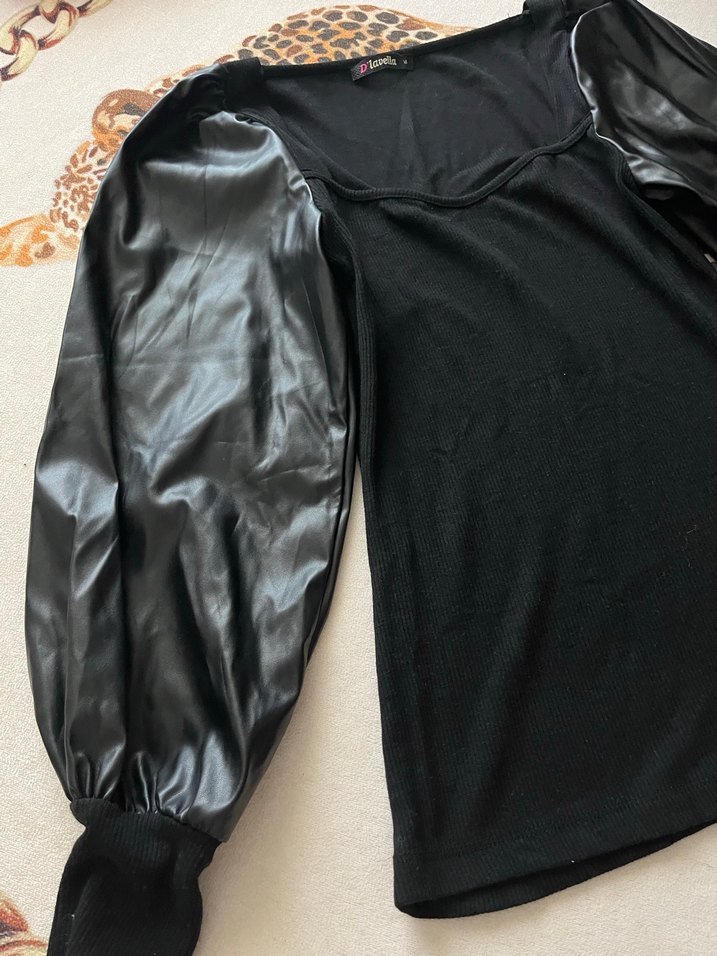 Siyah Deri Kollu Kare Yaka Fitted Bluz - Görsel 2