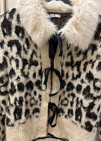 Gri Leopar Desenli Kürklü Triko Hırka - Görsel 2