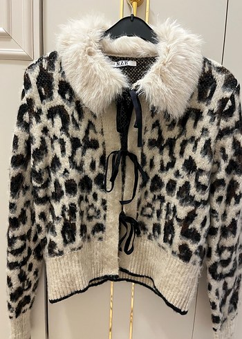 Gri Leopar Desenli Kürklü Triko Hırka - Görsel 3