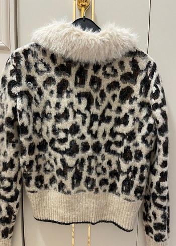 Gri Leopar Desenli Kürklü Triko Hırka - Görsel 4