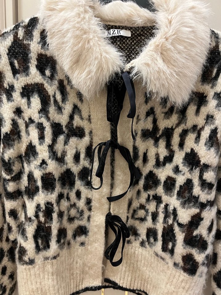 Gri Leopar Desenli Kürklü Triko Hırka - Görsel 2