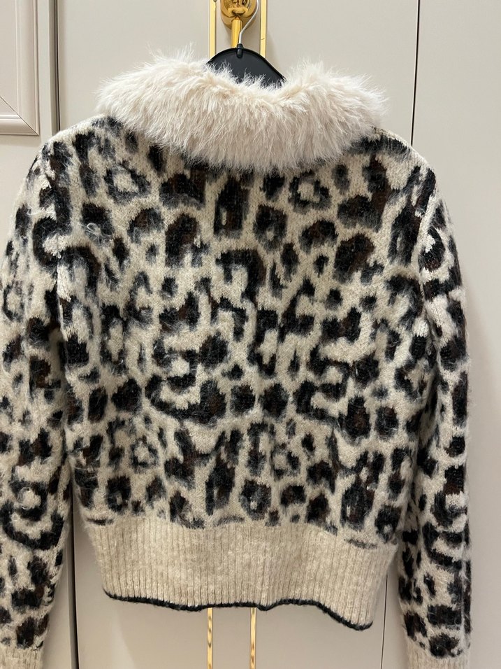 Gri Leopar Desenli Kürklü Triko Hırka - Görsel 4