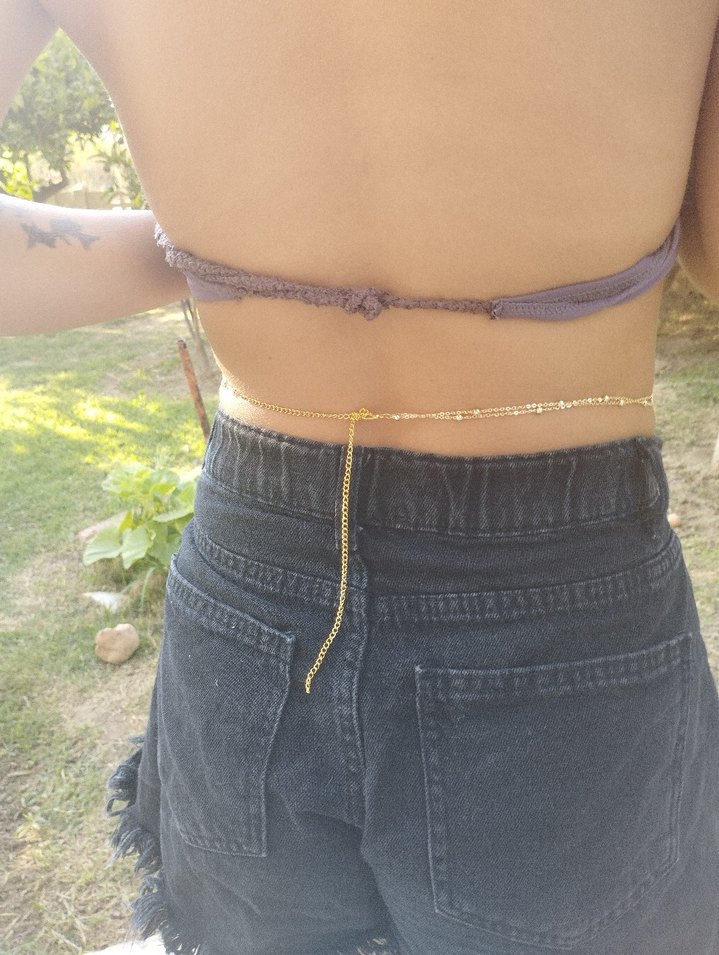 Zincir Detaylı Minimalist Altın Vücut Zinciri - Görsel 3