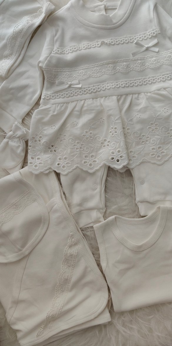 Dantel Detaylı Beyaz Bebek Hastane Kıyafeti - Görsel 2