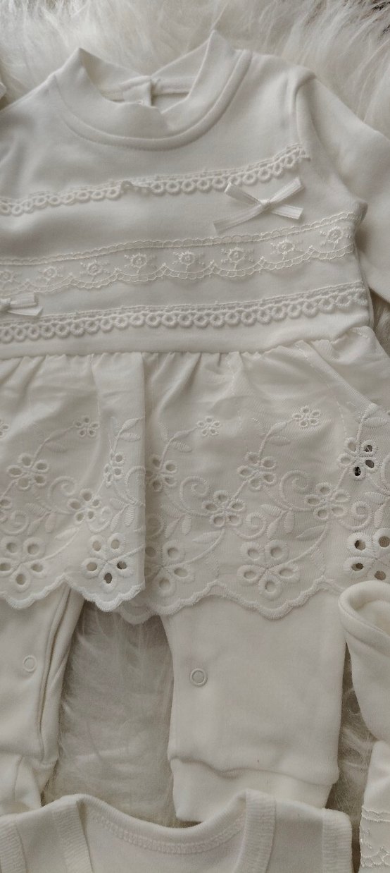 Dantel Detaylı Beyaz Bebek Hastane Kıyafeti - Görsel 5