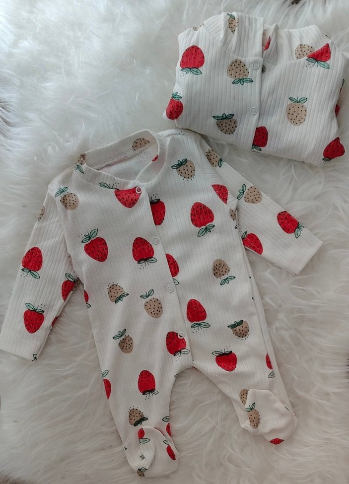 Çilek Desenli Beyaz Bebek Kız Takımı - Görsel 2