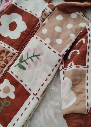 Kapüşonlu Renkli Nakışlı Kız Bebek Tulum - Görsel 2