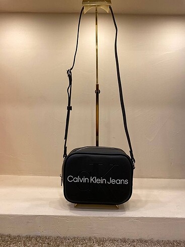 CALVİN KLEİN BAYAN ÇANTA