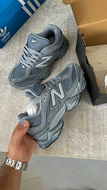 NEW BALANCE 9060