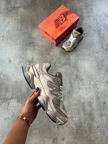 NEW BALANCE 9060