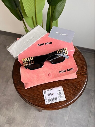 Miu Miu MİU MİU GÜNEŞ GÖZLÜĞÜ