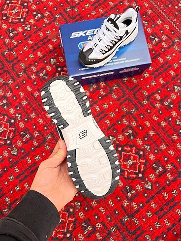 37 Beden siyah Renk SKECHERS D?LİTES