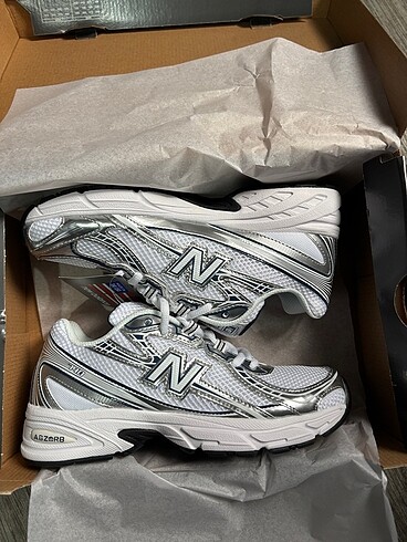NEW BALANCE 740
