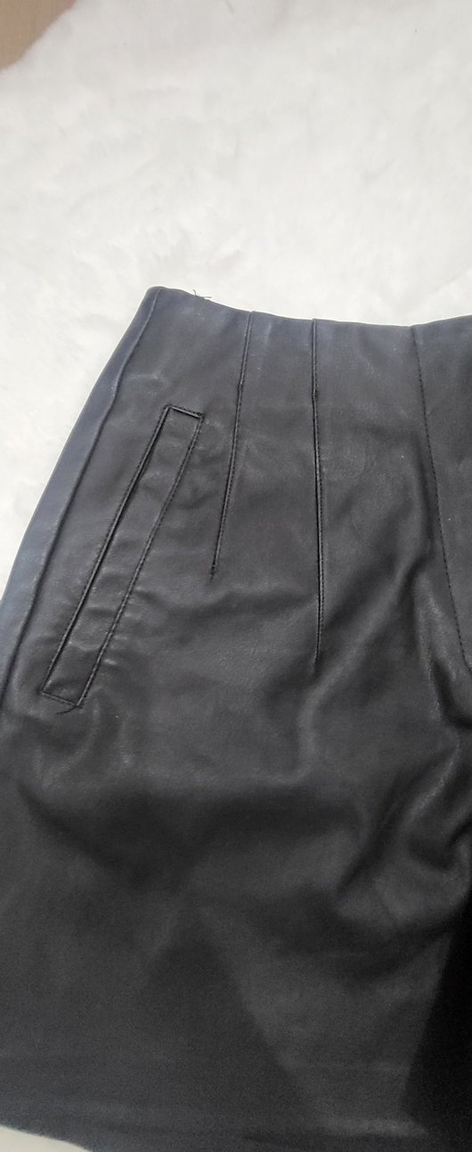 Siyah Mini Deri Kadın Şort - Görsel 2