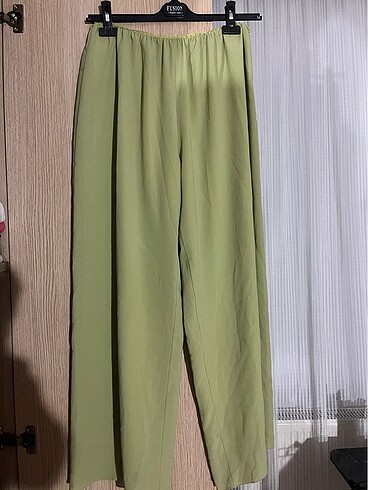 Fıstık yeşili pantolon