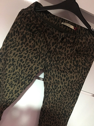 Stradivarius leopar kot