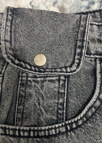 Cep detaylı gri şort - Görsel 4