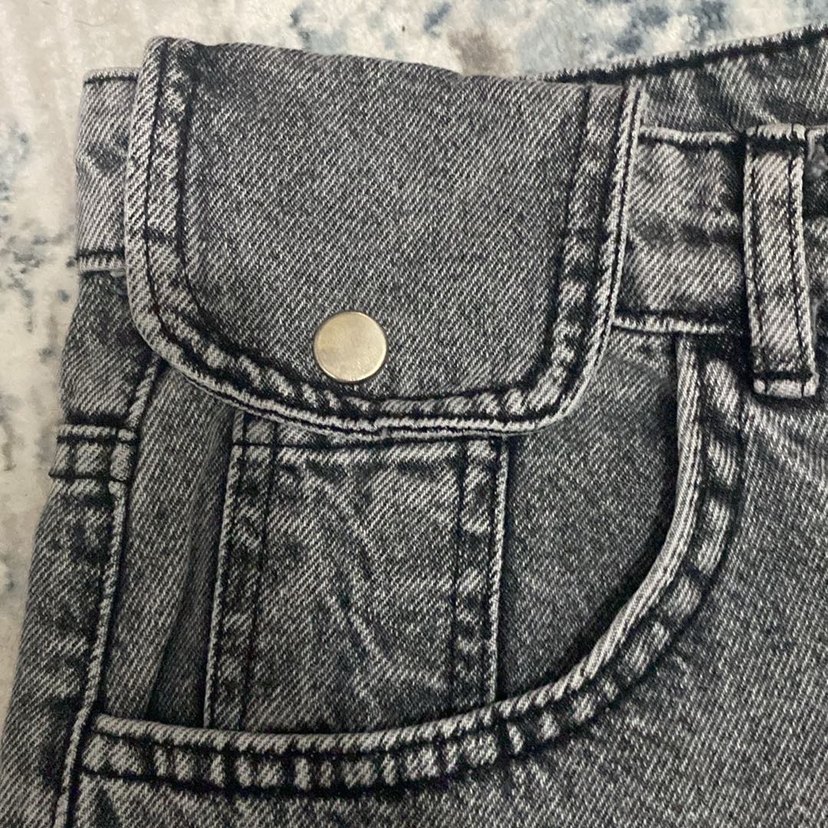 Cep detaylı gri şort - Görsel 4