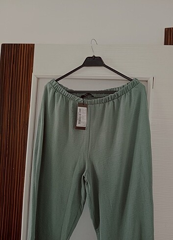 42 Beden Yeşil muslin pantolon