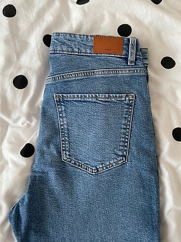 40 Beden mavi Renk Bershka jean