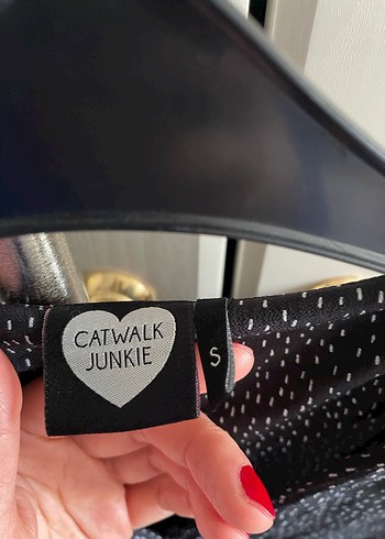 Siyah V Yakalı short tulum Kısa Kollu, Salaş Kesim - Görsel 4