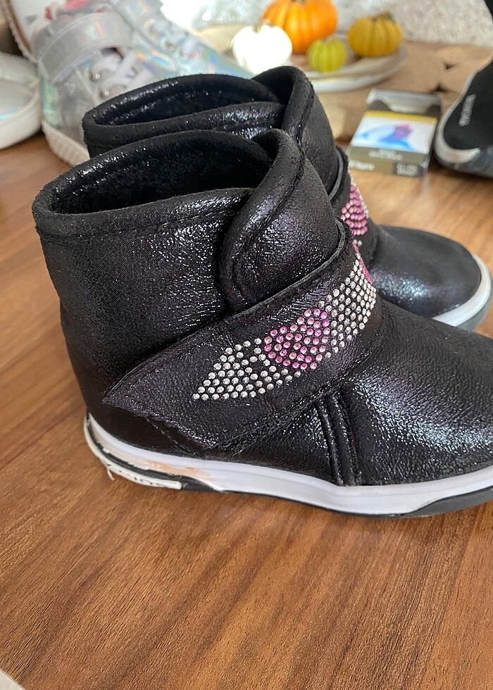 Siyah bot - Görsel 2