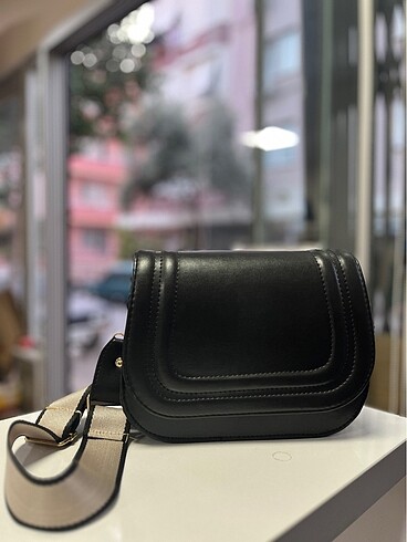 Siyah çanta