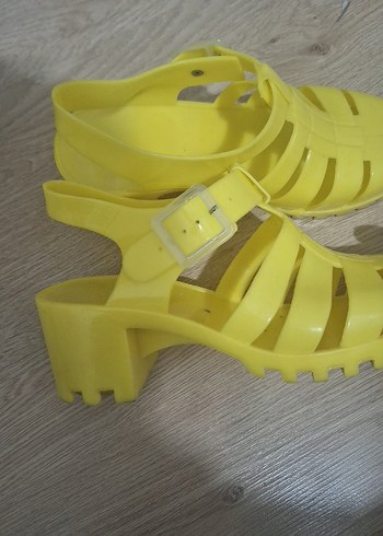 Sarı Tokalı Kız Çocuk Sandalet - Görsel 3