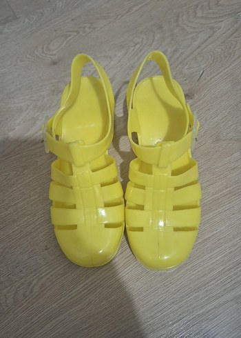 Sarı Tokalı Kız Çocuk Sandalet - Görsel 4