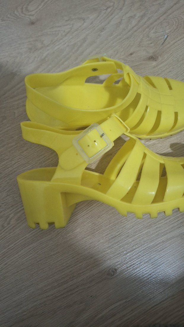 Sarı Tokalı Kız Çocuk Sandalet - Görsel 3