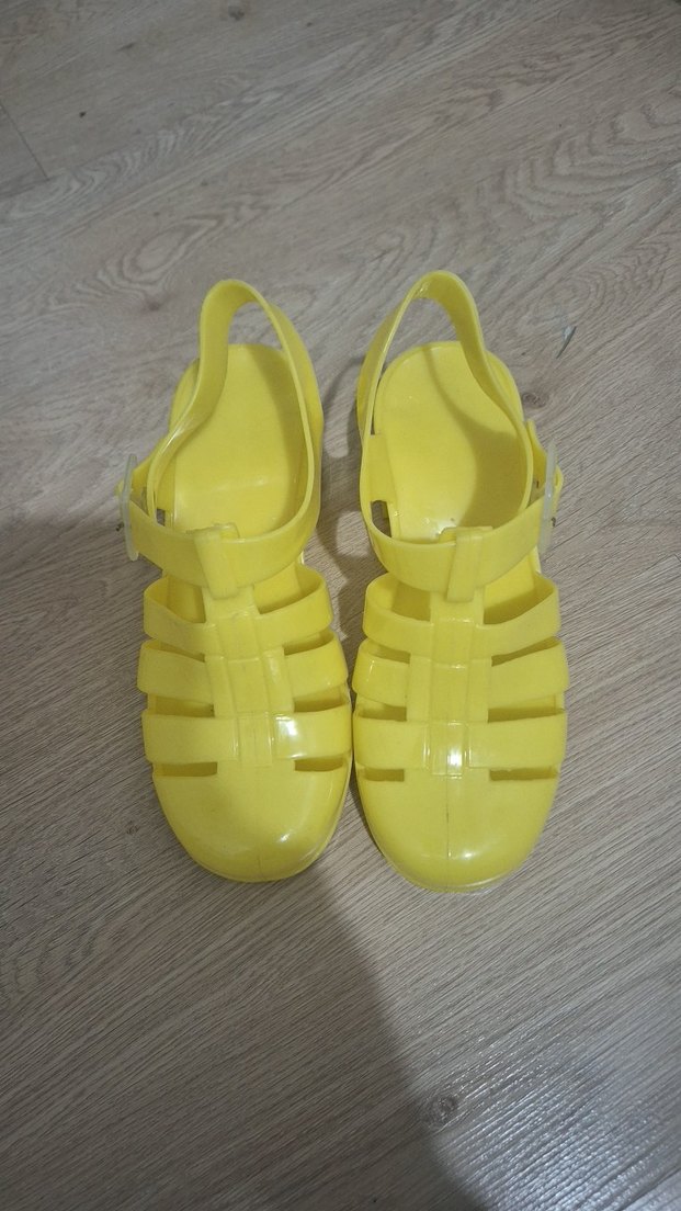 Sarı Tokalı Kız Çocuk Sandalet - Görsel 4