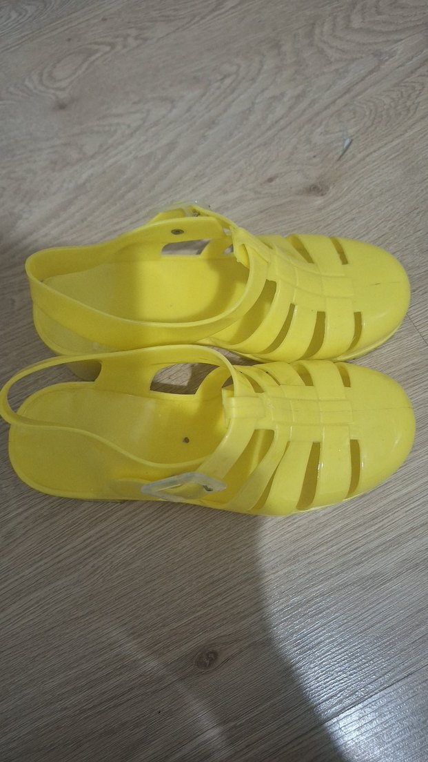 Sarı Tokalı Kız Çocuk Sandalet - Görsel 2