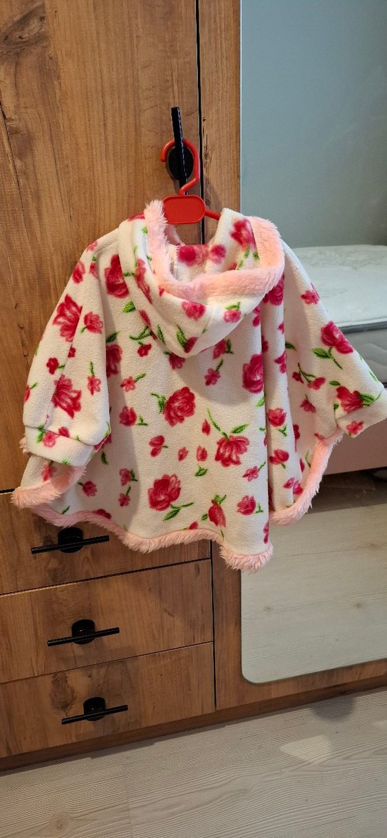 Kız Çocuk Kapüşonlu Panço Çiçek Desenli - Görsel 2