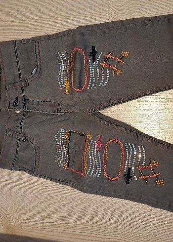 Nakışlı ve Payetli Kız çocuk Kot Pantolon
