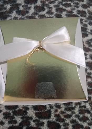 Altın renginde yaprak küpe artı 100 gr gül sabunu, yurtdışından - Görsel 4