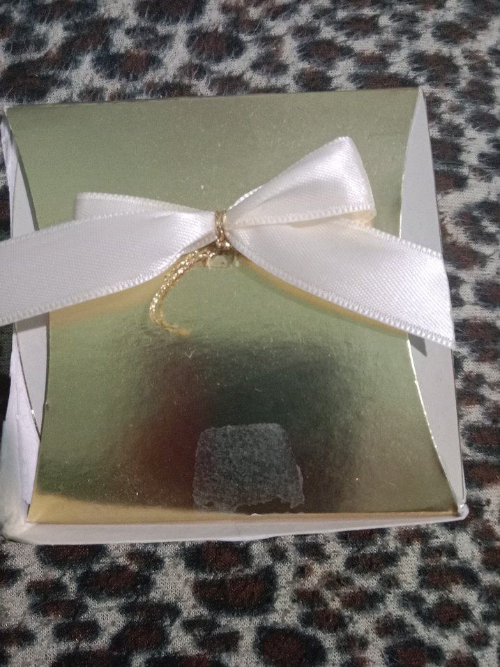 Altın renginde yaprak küpe artı 100 gr gül sabunu, yurtdışından - Görsel 4