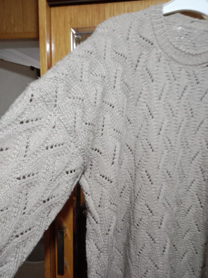 el örgüsü kazak, İnce sislerle örüldü, özenle örülmüş bir kazak - Görsel 2