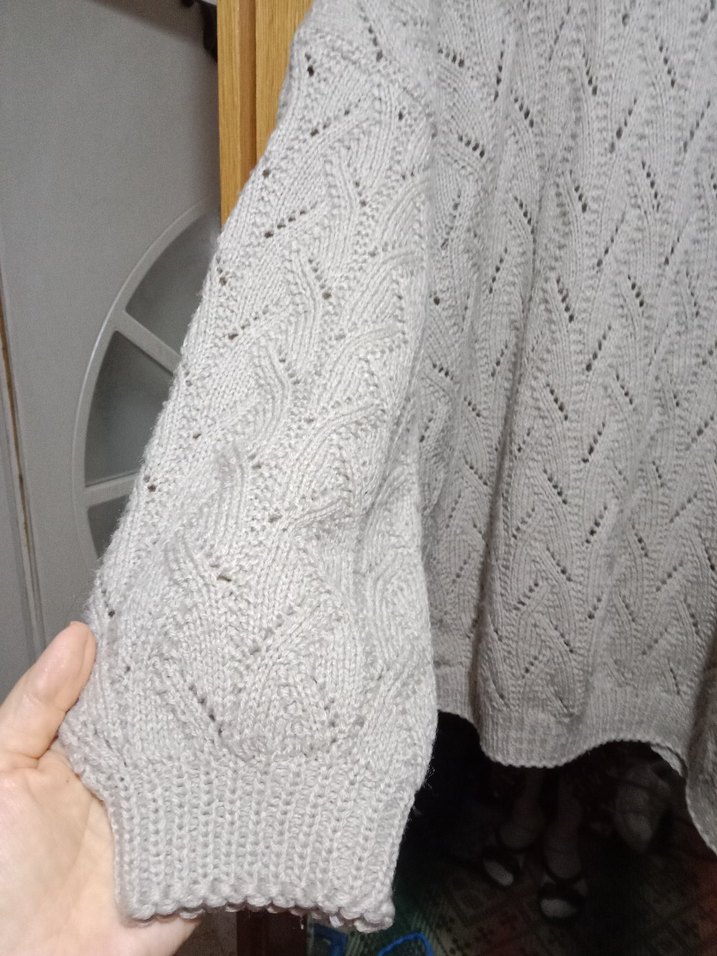 el örgüsü kazak, İnce sislerle örüldü, özenle örülmüş bir kazak - Görsel 3