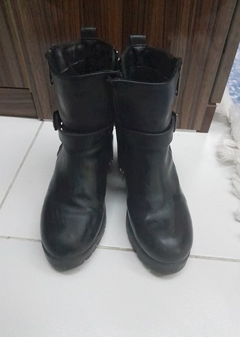 Tokalı Siyah Deri Kadın Botu - Görsel 6