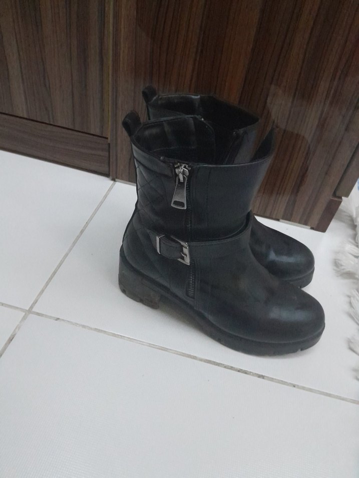 Tokalı Siyah Deri Kadın Botu - Görsel 4