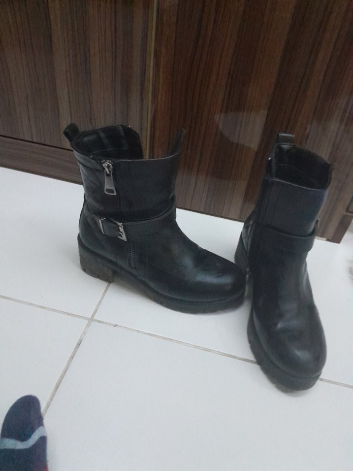 Tokalı Siyah Deri Kadın Botu - Görsel 5