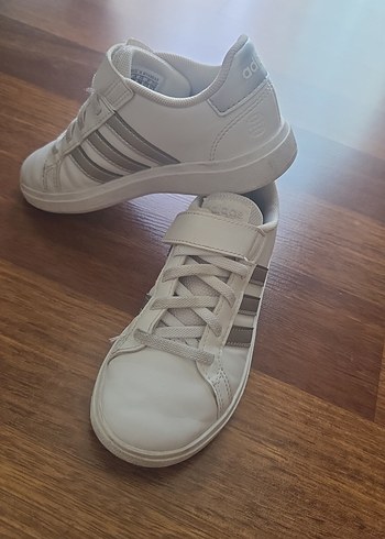 Adidas Gri Beyaz Erkek Çocuk Spor Ayakkabı