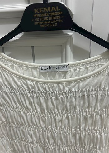 Dilvin Beyaz Pileli Yüksek Yakalı Kolsuz Crop Top