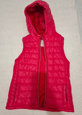 Kırmızı Kapüşonlu Fermuarlı Cocuk Yelek - Görsel 3