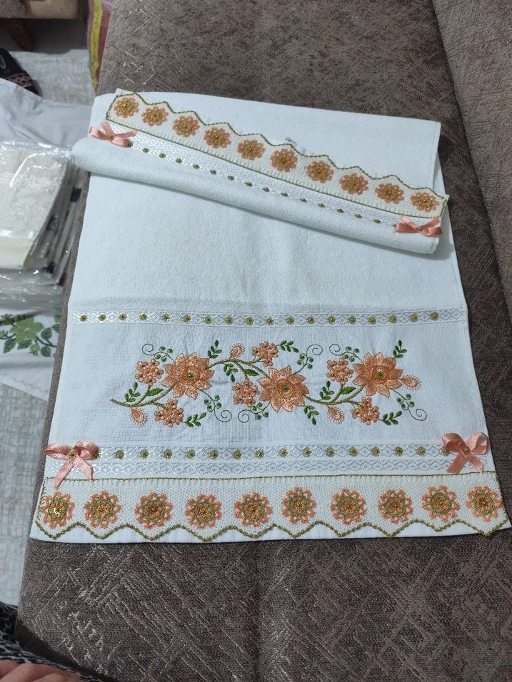 Nakışlı Beyaz Havlu - Görsel 3